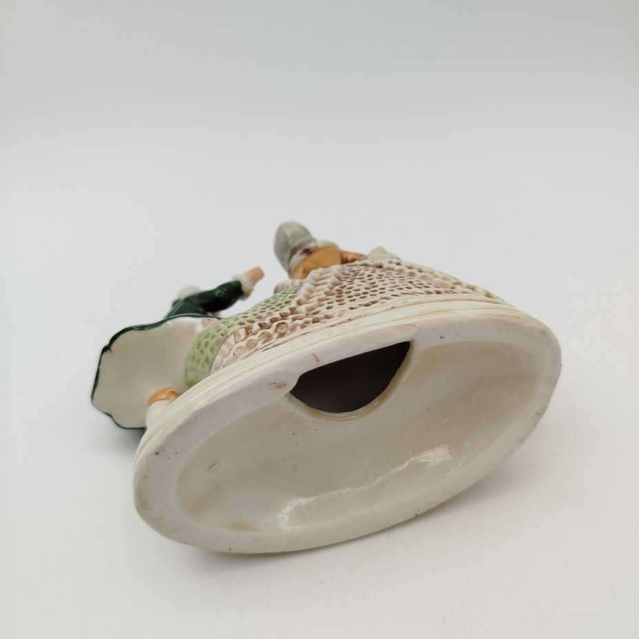 Статуэтка "Галантная сцена"