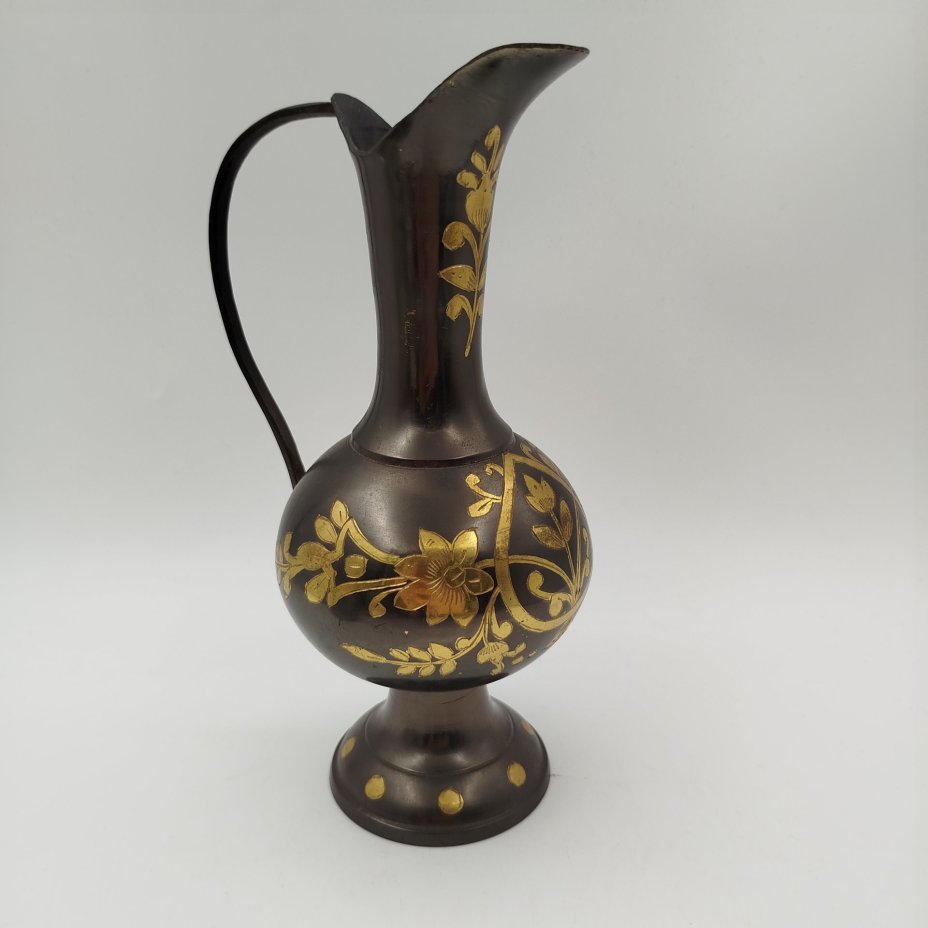 Кувшин с растительным декором в восточном стиле, латунь, крашение, гравировка, Индия, 1970-1990 гг.