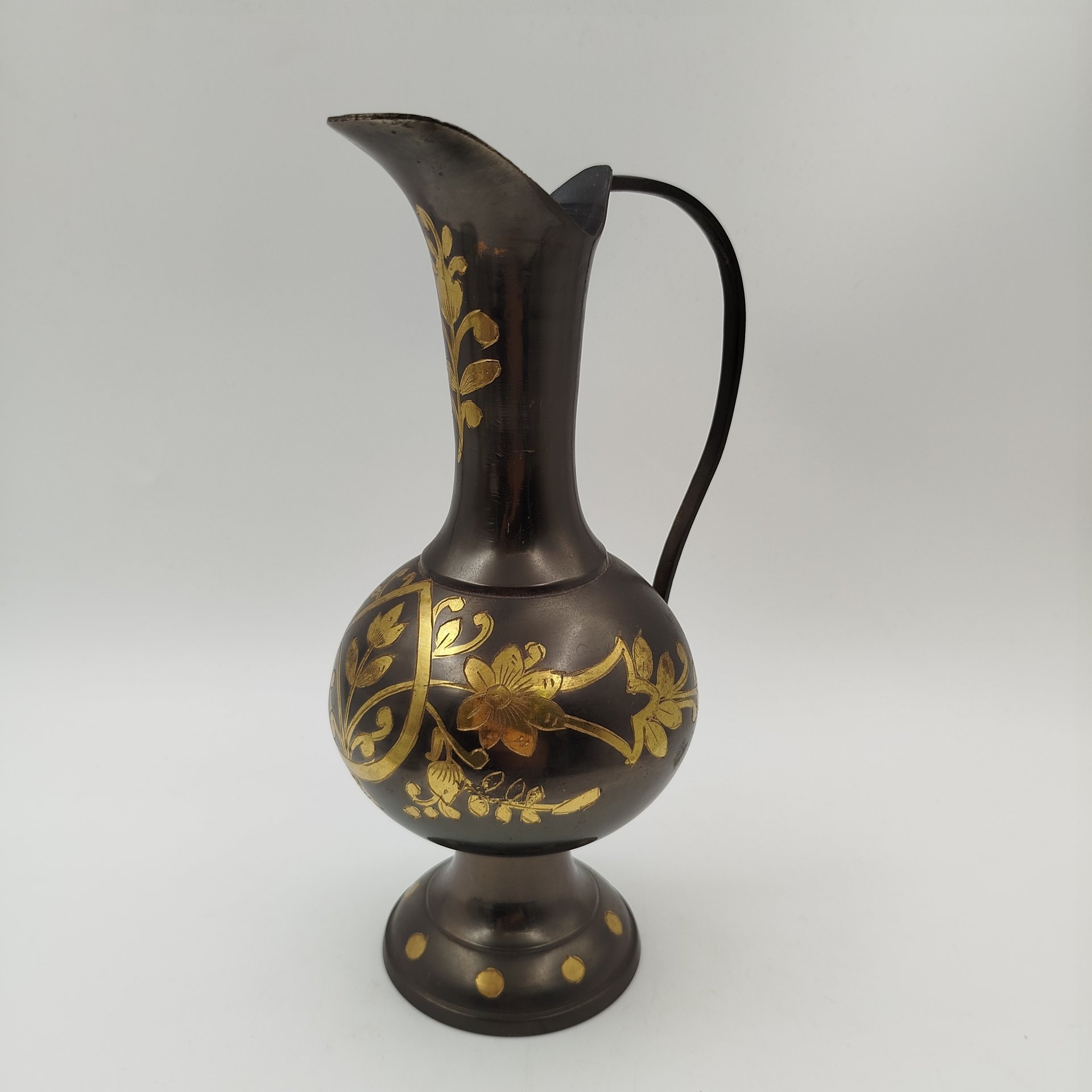 Кувшин с растительным декором в восточном стиле, латунь, крашение, гравировка, Индия, 1970-1990 гг.