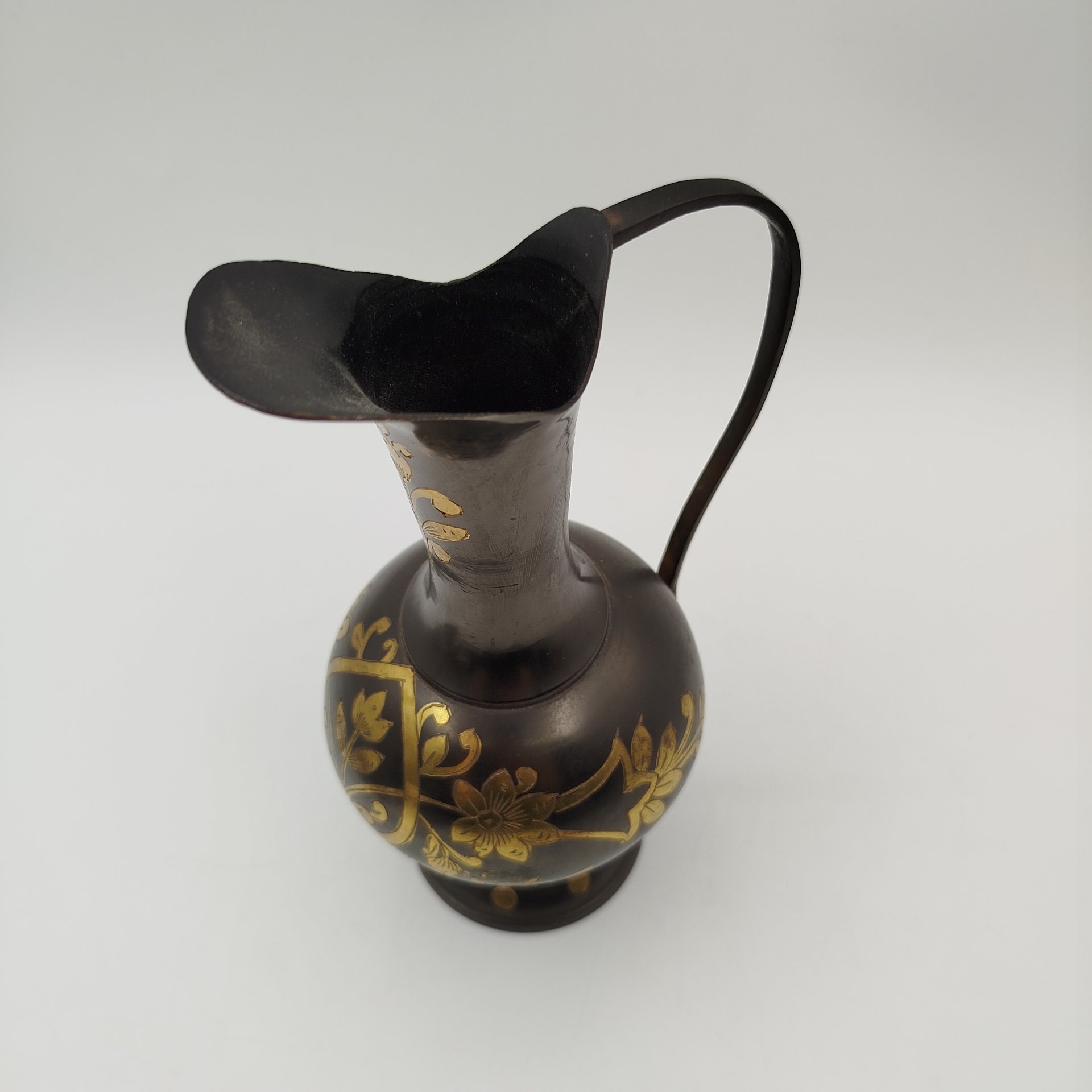 Кувшин с растительным декором в восточном стиле, латунь, крашение, гравировка, Индия, 1970-1990 гг.