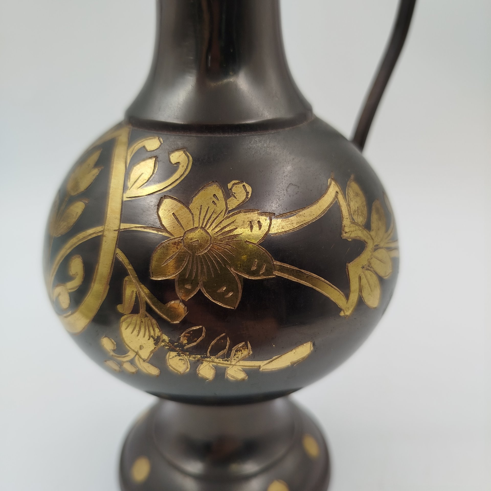 Кувшин с растительным декором в восточном стиле, латунь, крашение, гравировка, Индия, 1970-1990 гг.