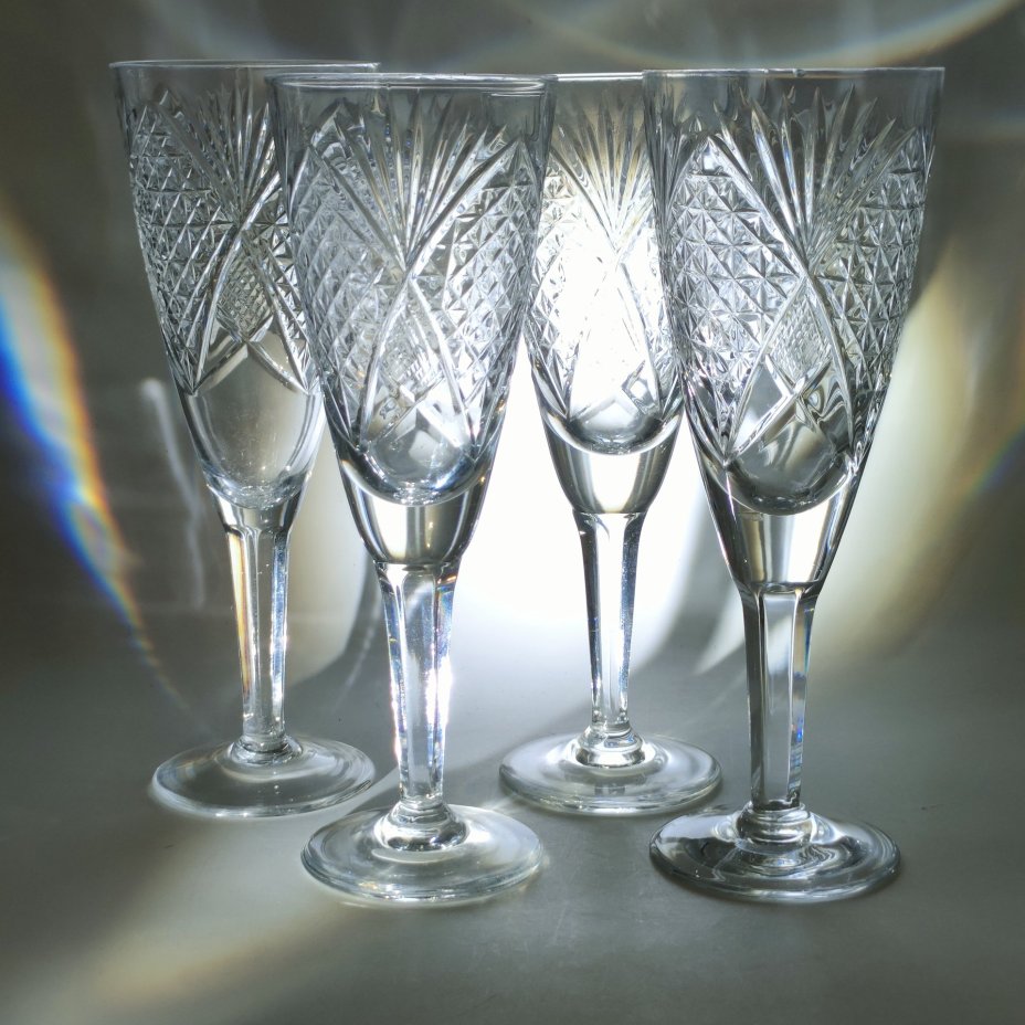 Набор из 4-х бокалов с резным геометрическим декором
