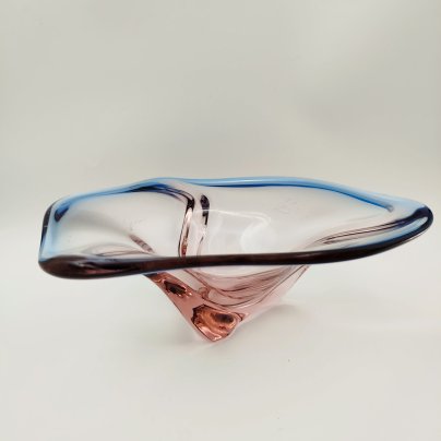 Ваза (фруктовница), выполненная в розовом и голубом оттенках