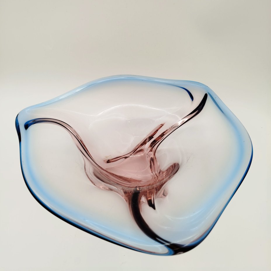 Ваза (фруктовница), выполненная в розовом и голубом оттенках