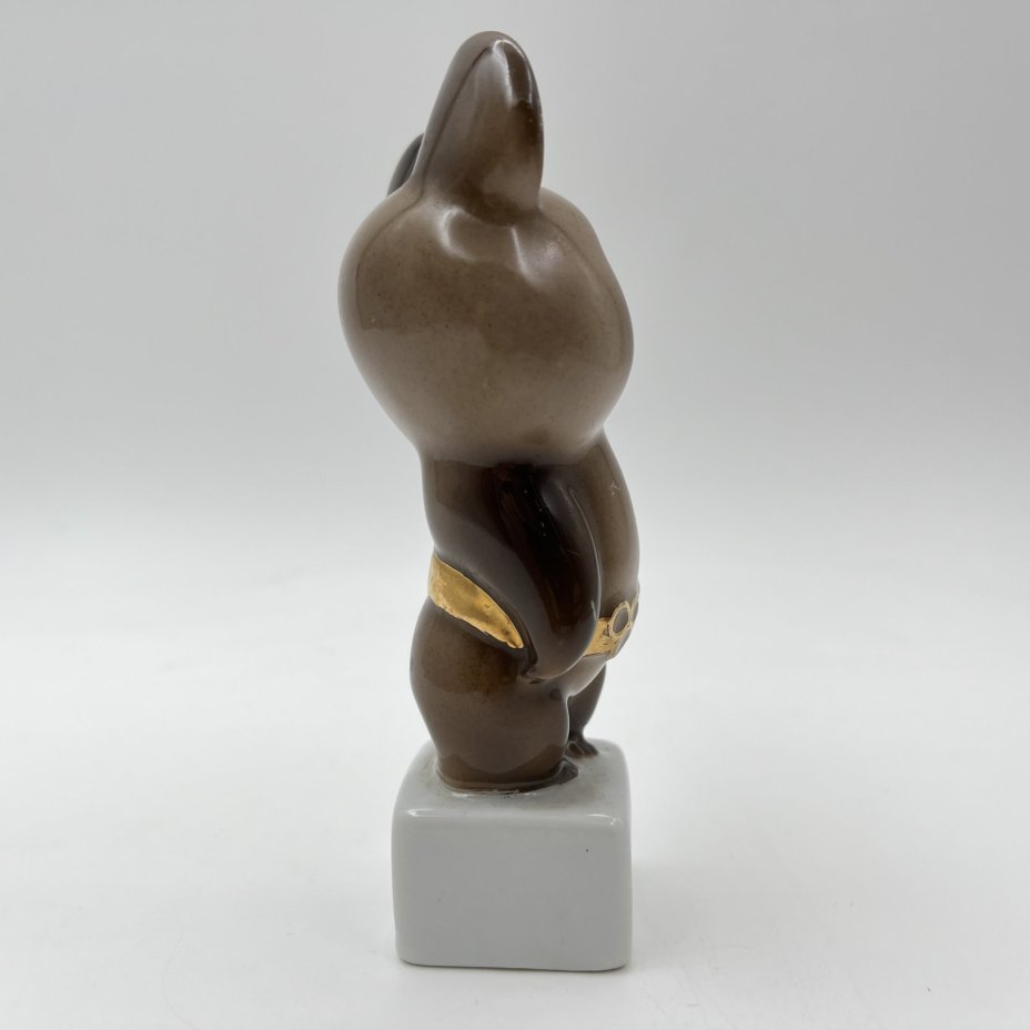 Статуэтка "Олимпийский мишка", фарфор, аэрография, золочение, Дмитровский фарфоровый завод (ДФЗ Вербилки), СССР, 1980 г.