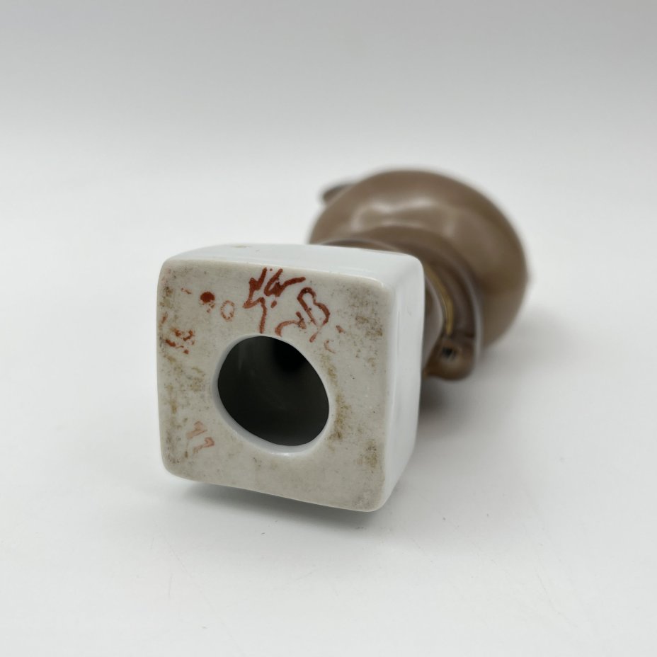 Статуэтка "Олимпийский мишка", фарфор, аэрография, золочение, Дмитровский фарфоровый завод (ДФЗ Вербилки), СССР, 1980 г.