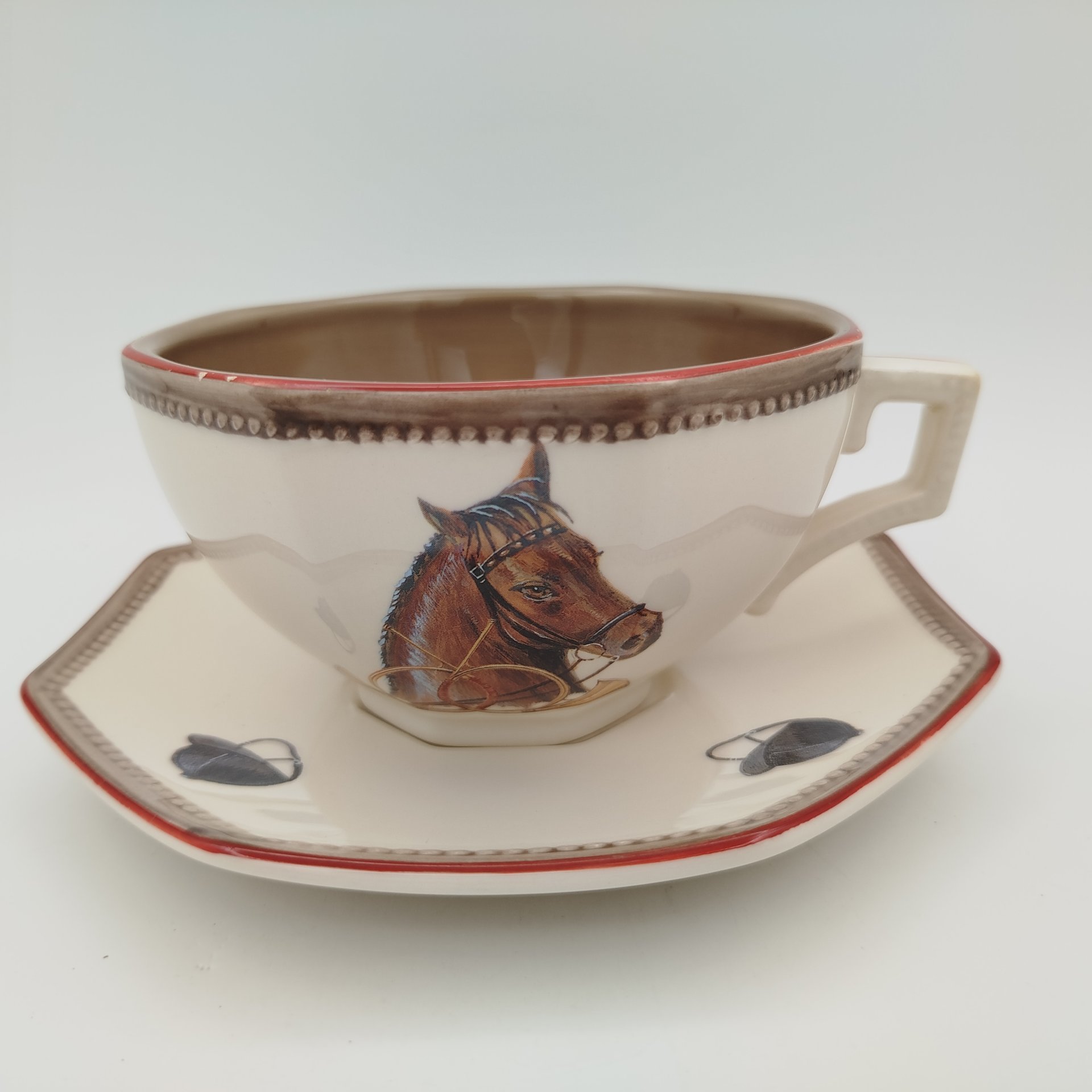 Пара чайная с декором на тему конного спорта, коллекция "Chantilly par D. Chapot", мануфактура "Niderviller", фаянс, обводка, деколь