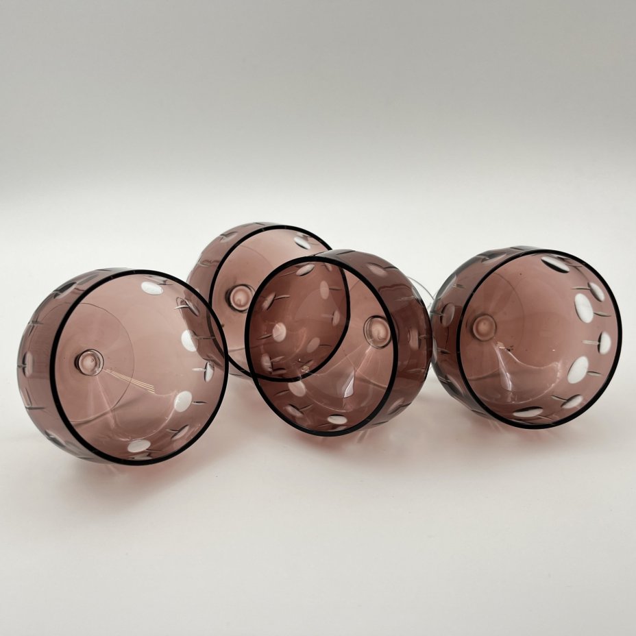 Набор бокалов для ликера/десертного вина марганцевого цвета на 4 персоны, стекло, резьба, Борисовский хрустальный завод им. Ф.Э. Дзержинского, СССР, 1970-1990 гг.