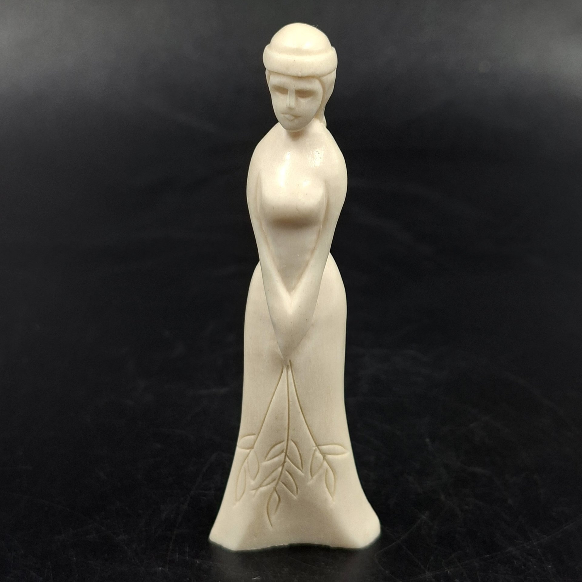 Статуэтка "Девушка", кость, резьба, СССР, 1970-1990 гг.