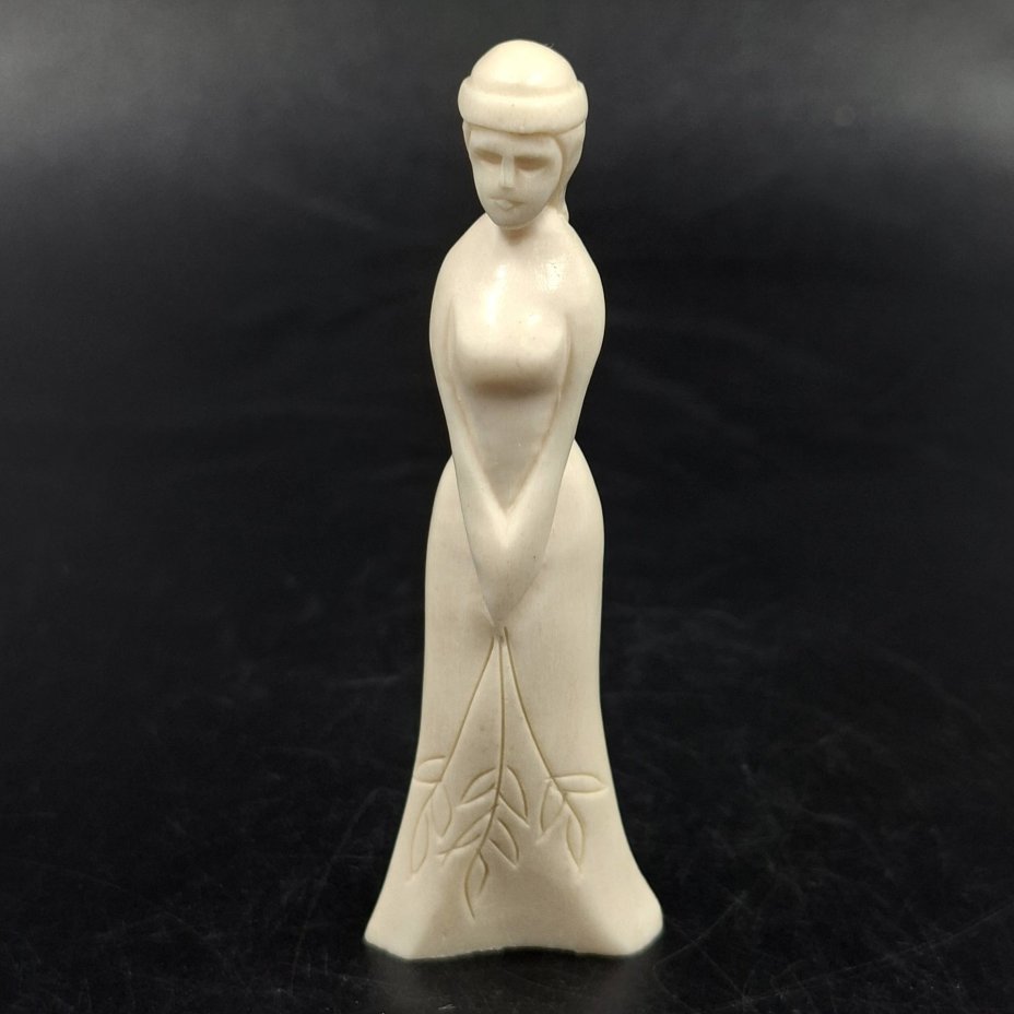 Статуэтка "Девушка", кость, резьба, СССР, 1970-1990 гг.