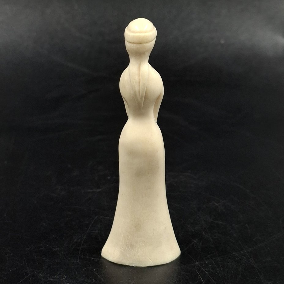 Статуэтка "Девушка"
