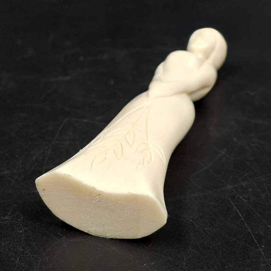 Статуэтка "Девушка"