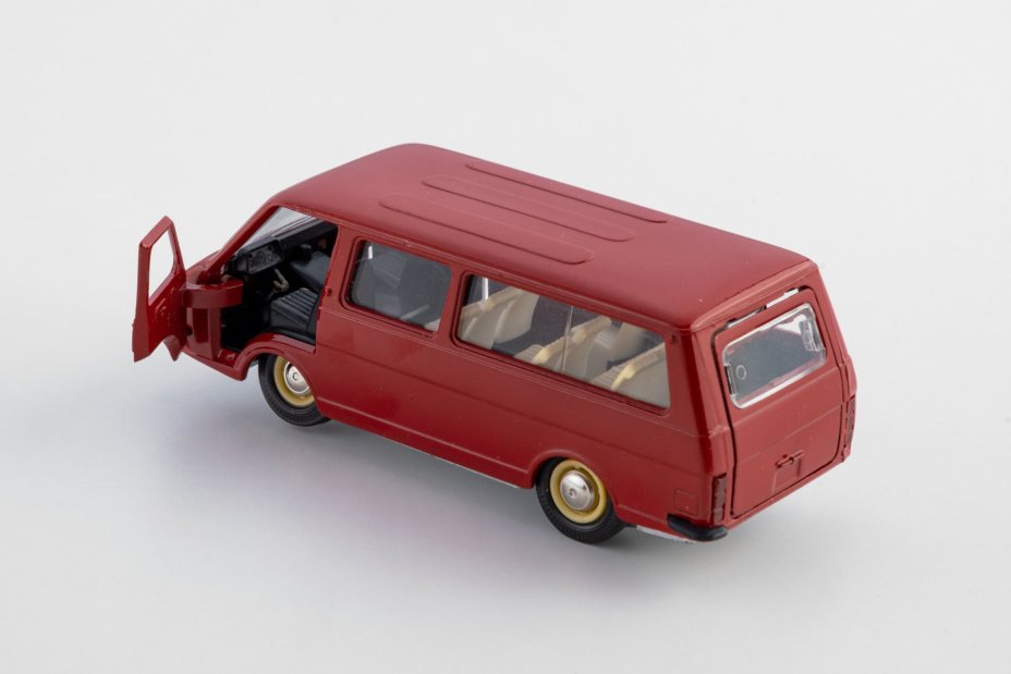 Модель микроавтобуса RAF-2203 "Латвия" №А18 в родной коробке в масштабе 1:43, Саратовский завод «Тантал»