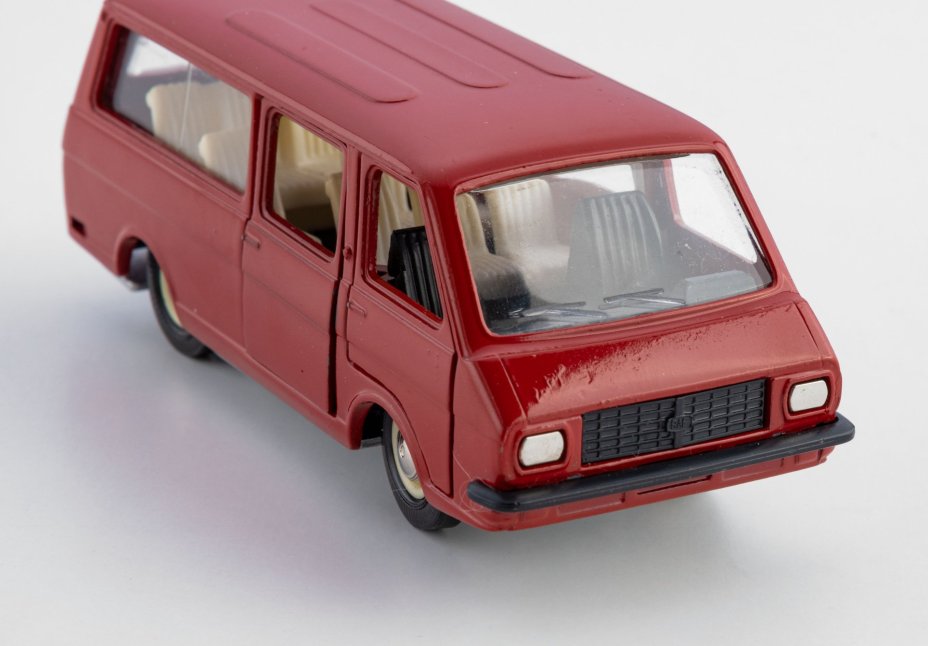 Модель микроавтобуса RAF-2203 "Латвия" №А18 в родной коробке в масштабе 1:43, Саратовский завод «Тантал»