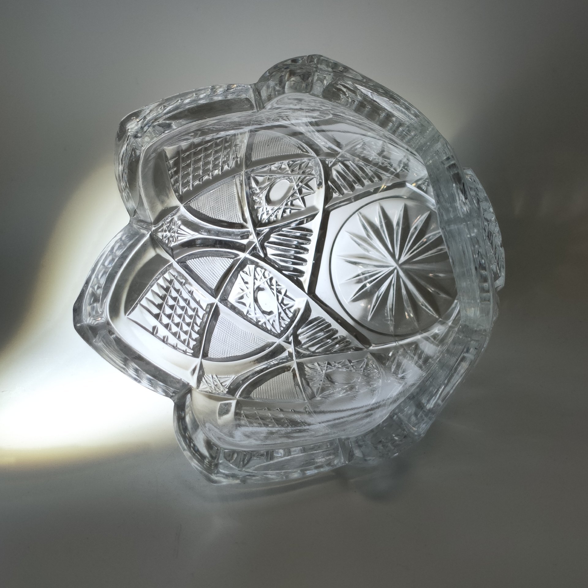 Ваза для цветов с резным геометрическим декором, хрусталь, алмазная грань, Дятьковский хрустальный завод, СССР, 1970-1990 гг.