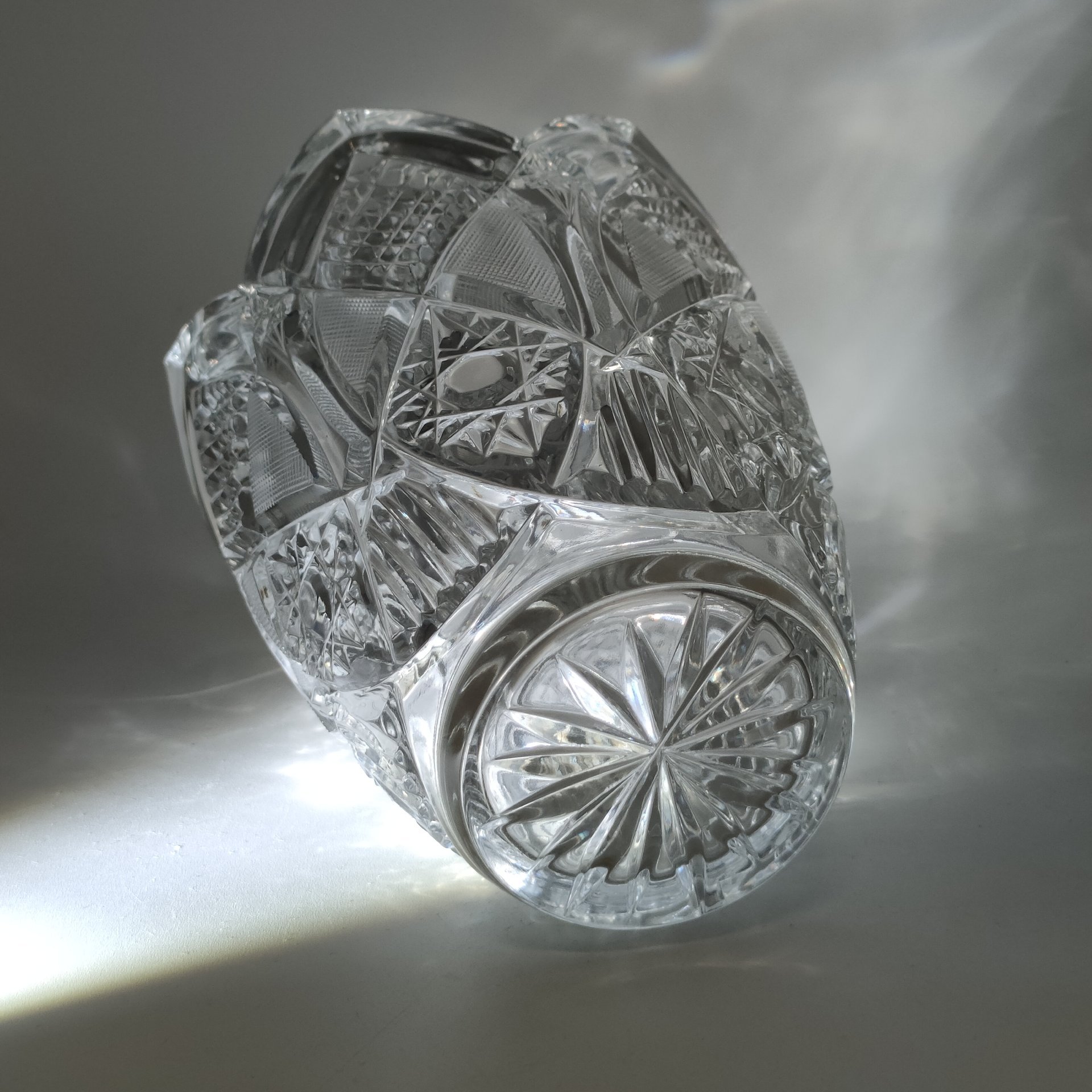 Ваза для цветов с резным геометрическим декором, хрусталь, алмазная грань, Дятьковский хрустальный завод, СССР, 1970-1990 гг.