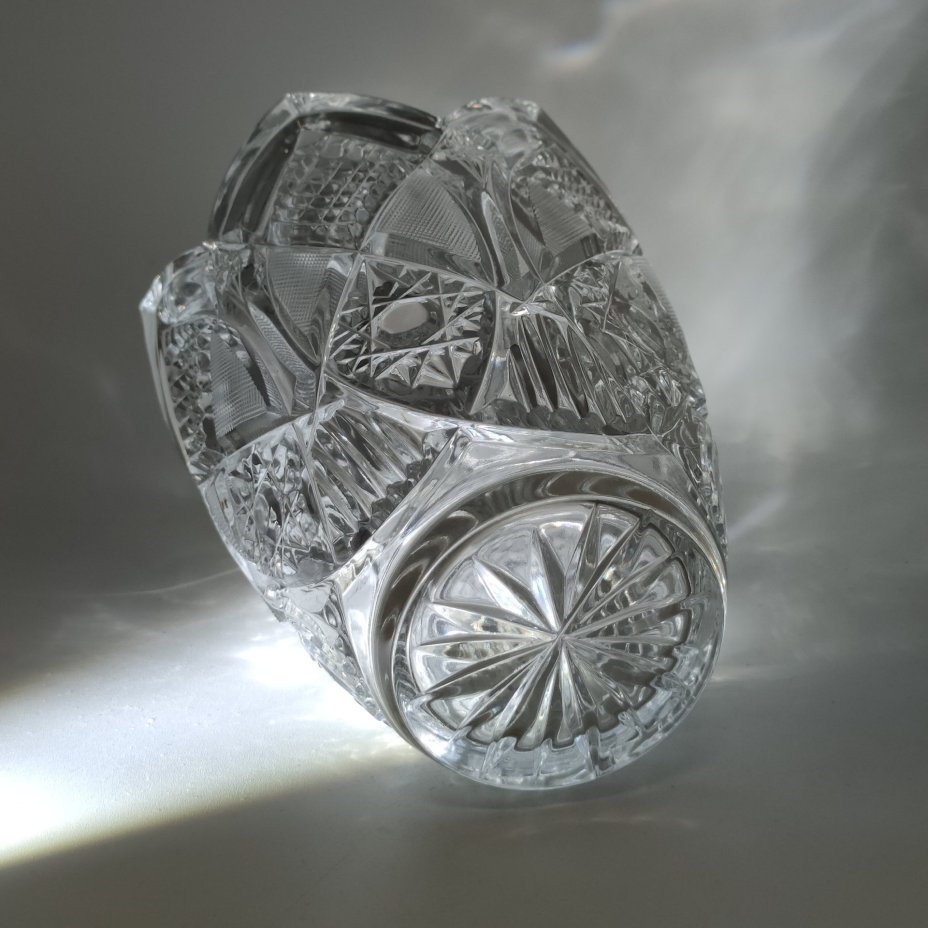 Ваза для цветов с резным геометрическим декором, хрусталь, алмазная грань, Дятьковский хрустальный завод, СССР, 1970-1990 гг.