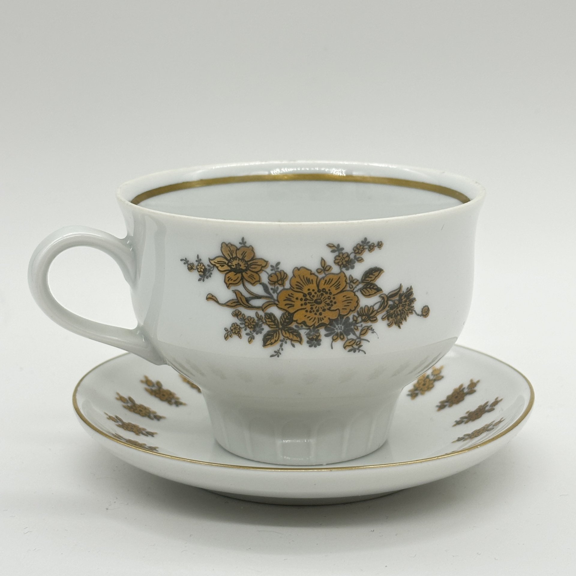 Чайная пара с цветочным декором, фарфор, деколь, золочение, Graf Von Henneberg Porzellan, 1777 Jlmenau, ГДР, 1977-1990 гг., Graf Von Henneberg Porzellan