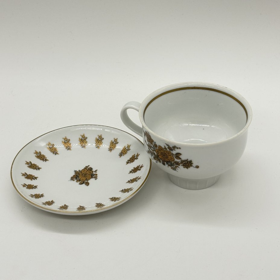 Чайная пара с цветочным декором, фарфор, деколь, золочение, Graf Von Henneberg Porzellan, 1777 Jlmenau, ГДР, 1977-1990 гг., Graf Von Henneberg Porzellan
