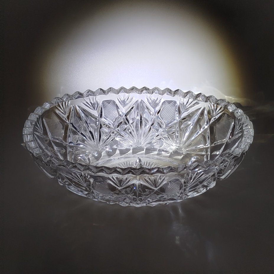 Конфетница (салатник) овальной формы с рельефным декором