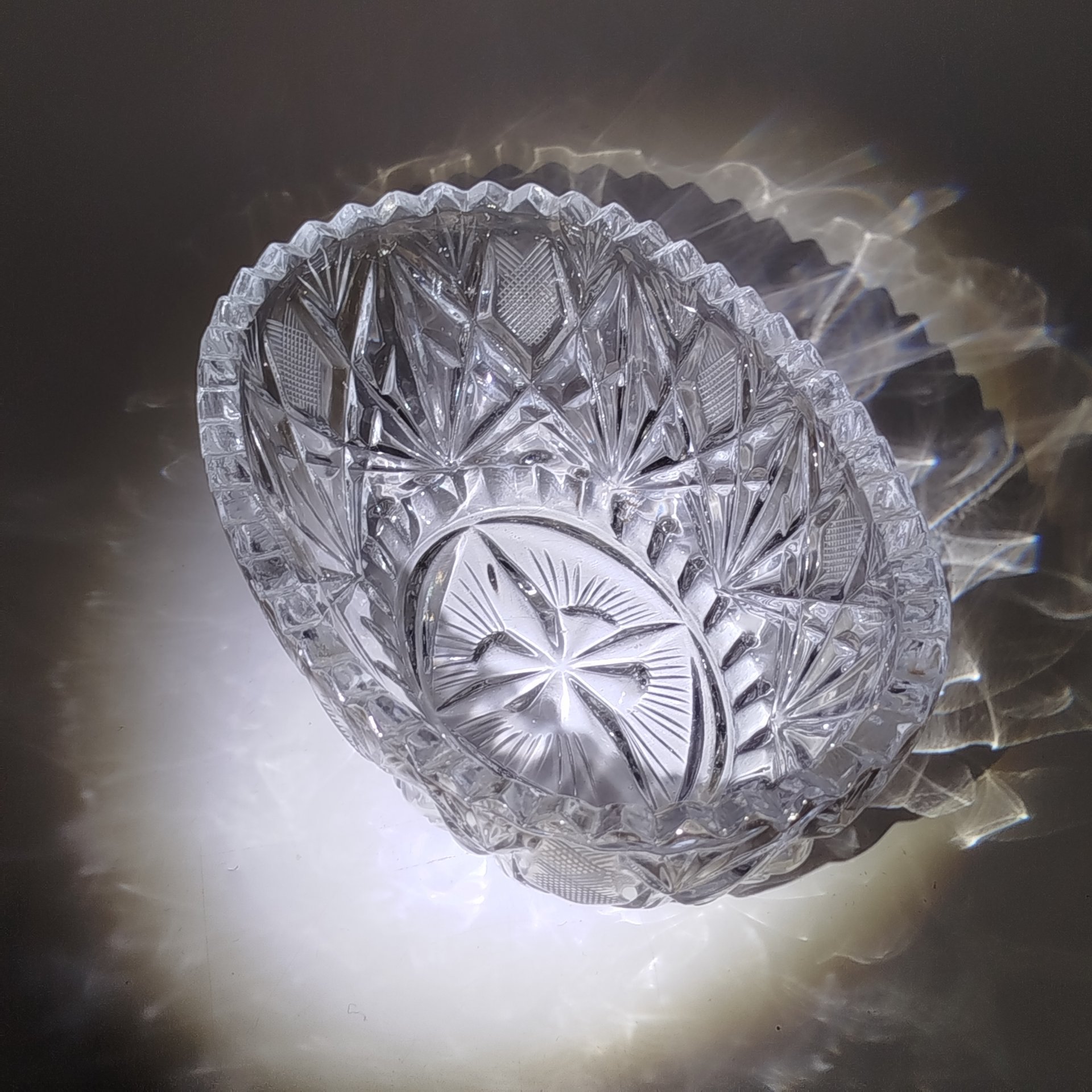 Конфетница (салатник) овальной формы с рельефным декором, хрусталь, СССР, 1980-2000 гг.
