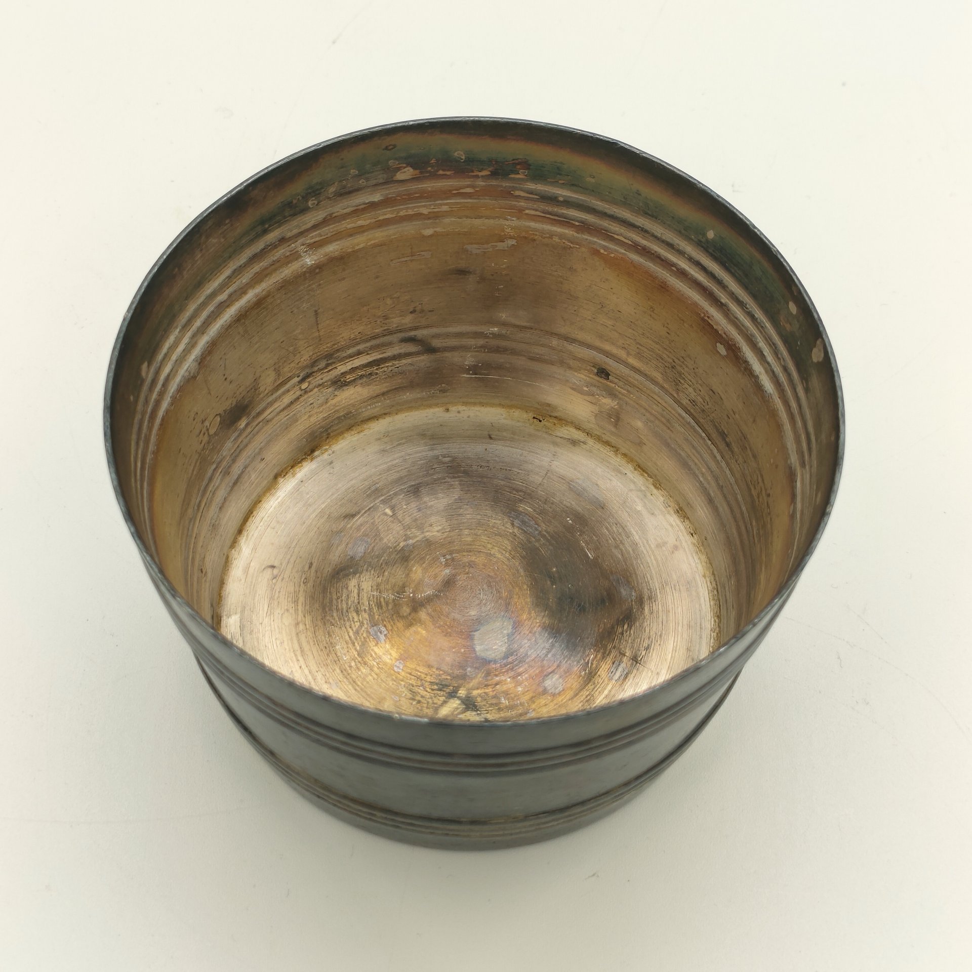 Икорница с линейным декором, мНЦ (медь-никель-цинк), Кольчугинский завод цветных металлов, СССР, 1962-1991 гг.