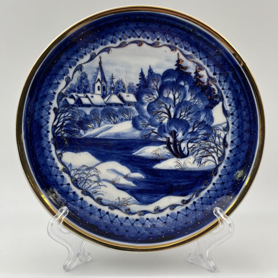 Тарелка настенная "Зимний пейзаж", автор росписи Громкова Л.В.