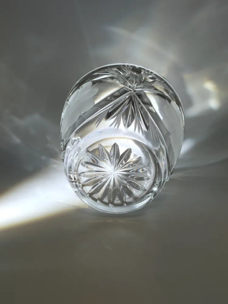 Конфетница с резным цветочным декором, стекло, алмазная грань, матирование, Россия, 2000-2010 гг.