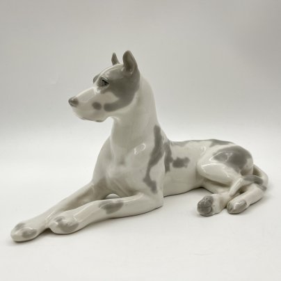 Статуэтка "Мраморный дог", скульптор И.И. Ризнич, фарфор, роспись, Ленинградский фарфоровый завод (ЛФЗ), СССР, 1960-1970 гг.