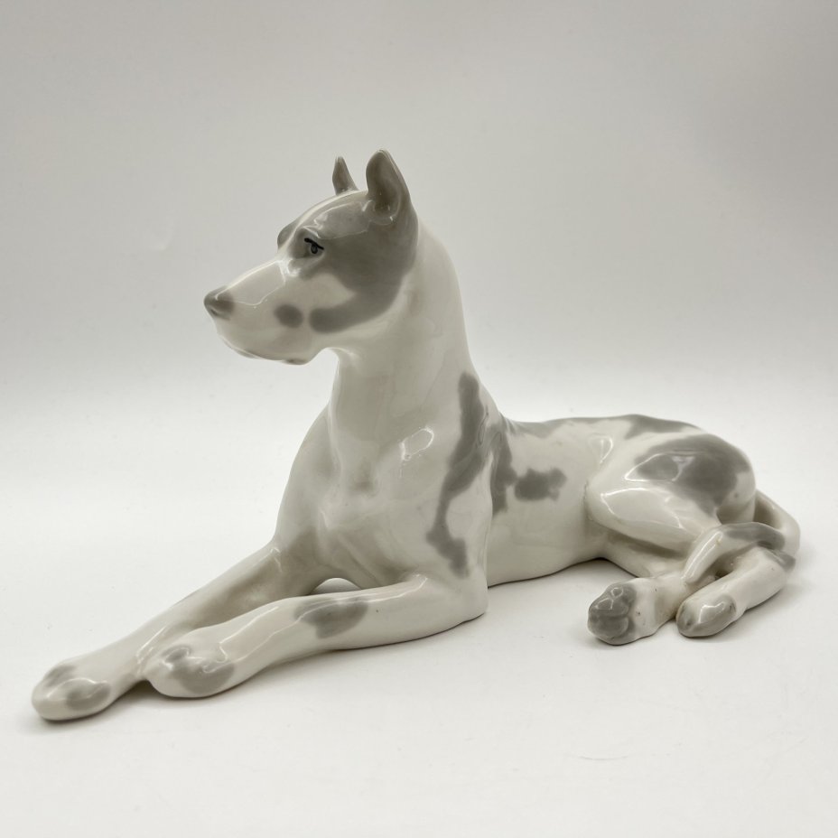 Статуэтка "Мраморный дог", скульптор И.И. Ризнич, фарфор, роспись, Ленинградский фарфоровый завод (ЛФЗ), СССР, 1960-1970 гг.