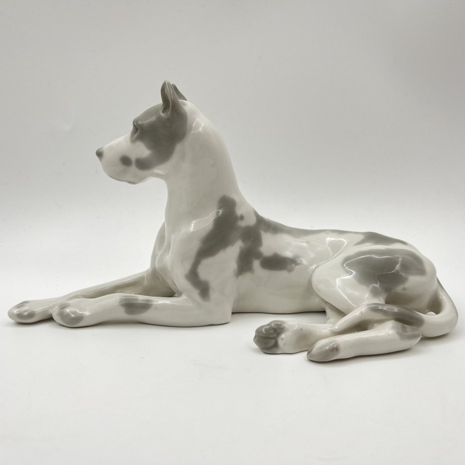 Статуэтка "Мраморный дог", скульптор И.И. Ризнич, фарфор, роспись, Ленинградский фарфоровый завод (ЛФЗ), СССР, 1960-1970 гг.