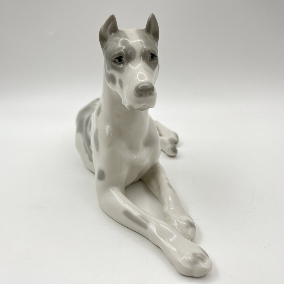 Статуэтка "Мраморный дог", скульптор И.И. Ризнич, фарфор, роспись, Ленинградский фарфоровый завод (ЛФЗ), СССР, 1960-1970 гг.