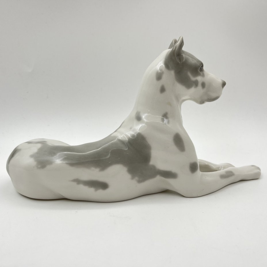 Статуэтка "Мраморный дог", скульптор И.И. Ризнич, фарфор, роспись, Ленинградский фарфоровый завод (ЛФЗ), СССР, 1960-1970 гг.