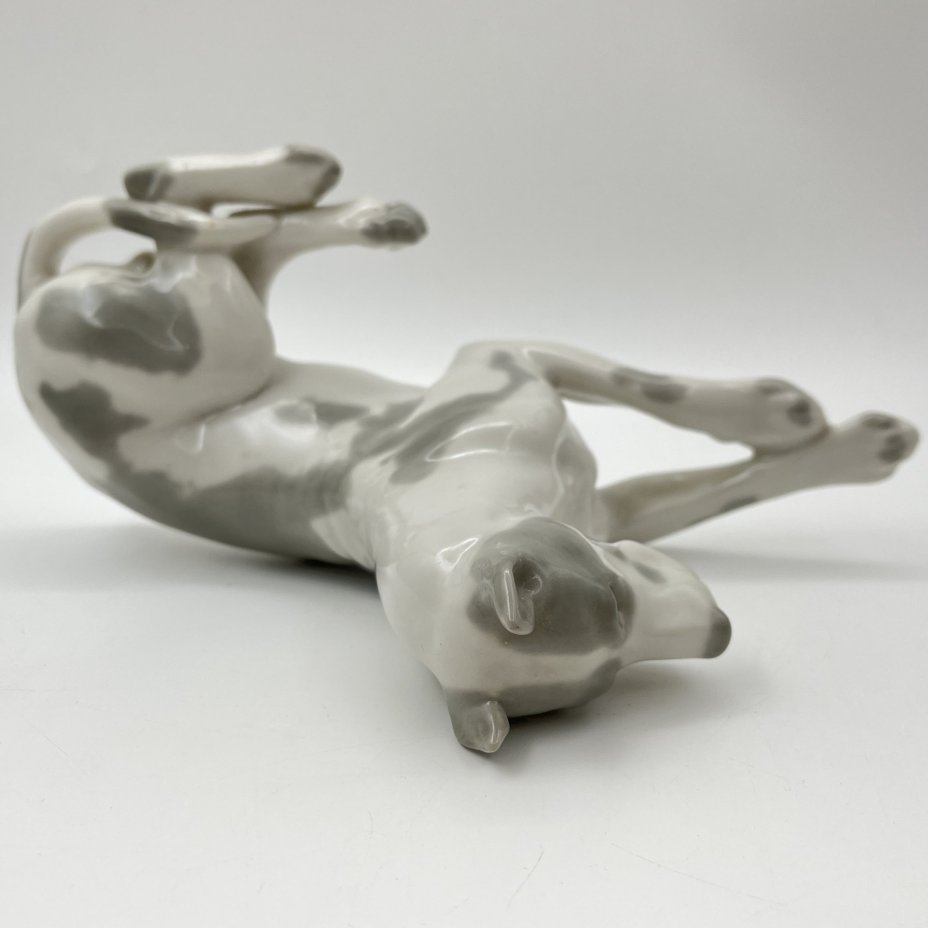 Статуэтка "Мраморный дог", скульптор И.И. Ризнич, фарфор, роспись, Ленинградский фарфоровый завод (ЛФЗ), СССР, 1960-1970 гг.