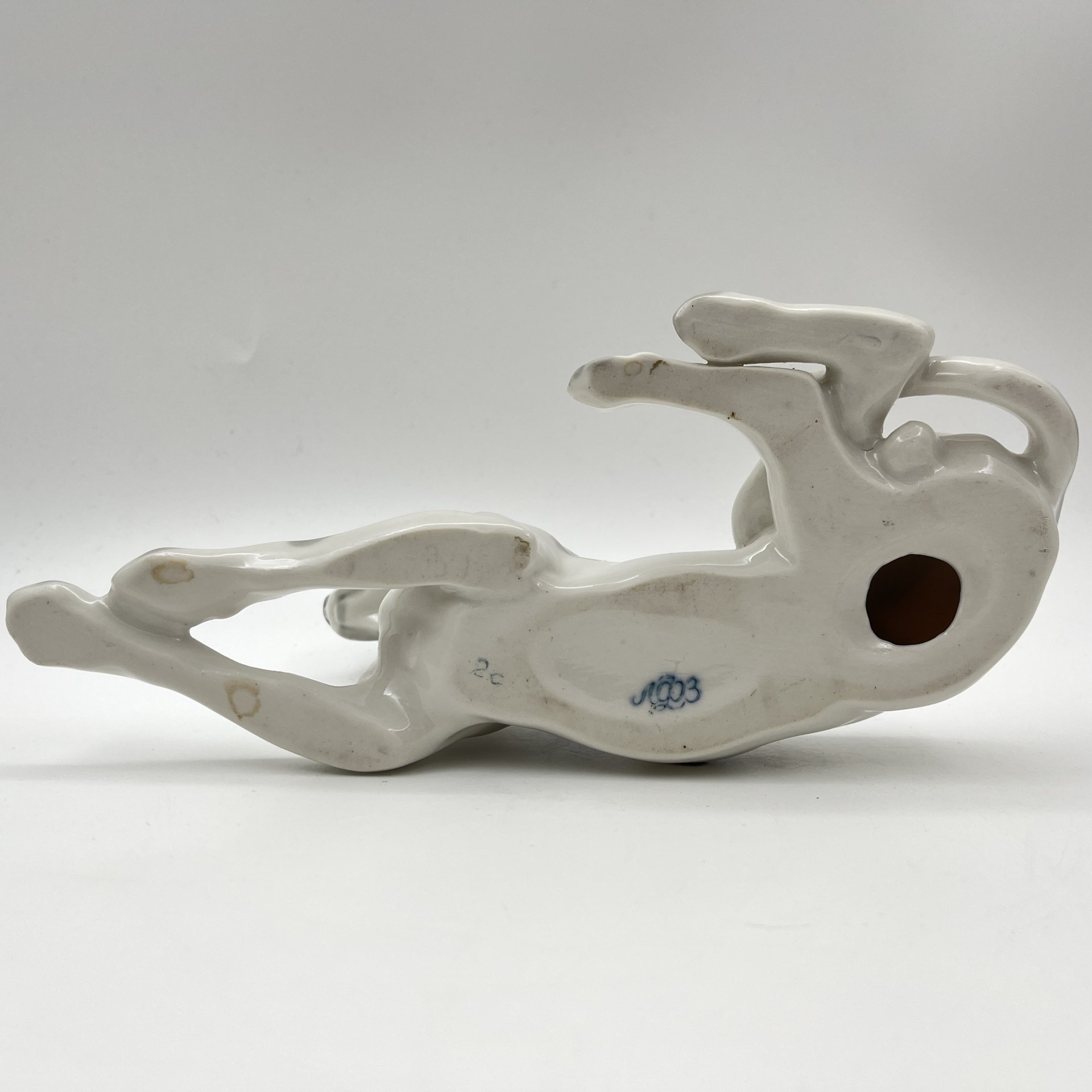 Статуэтка "Мраморный дог", скульптор И.И. Ризнич, фарфор, роспись, Ленинградский фарфоровый завод (ЛФЗ), СССР, 1960-1970 гг.