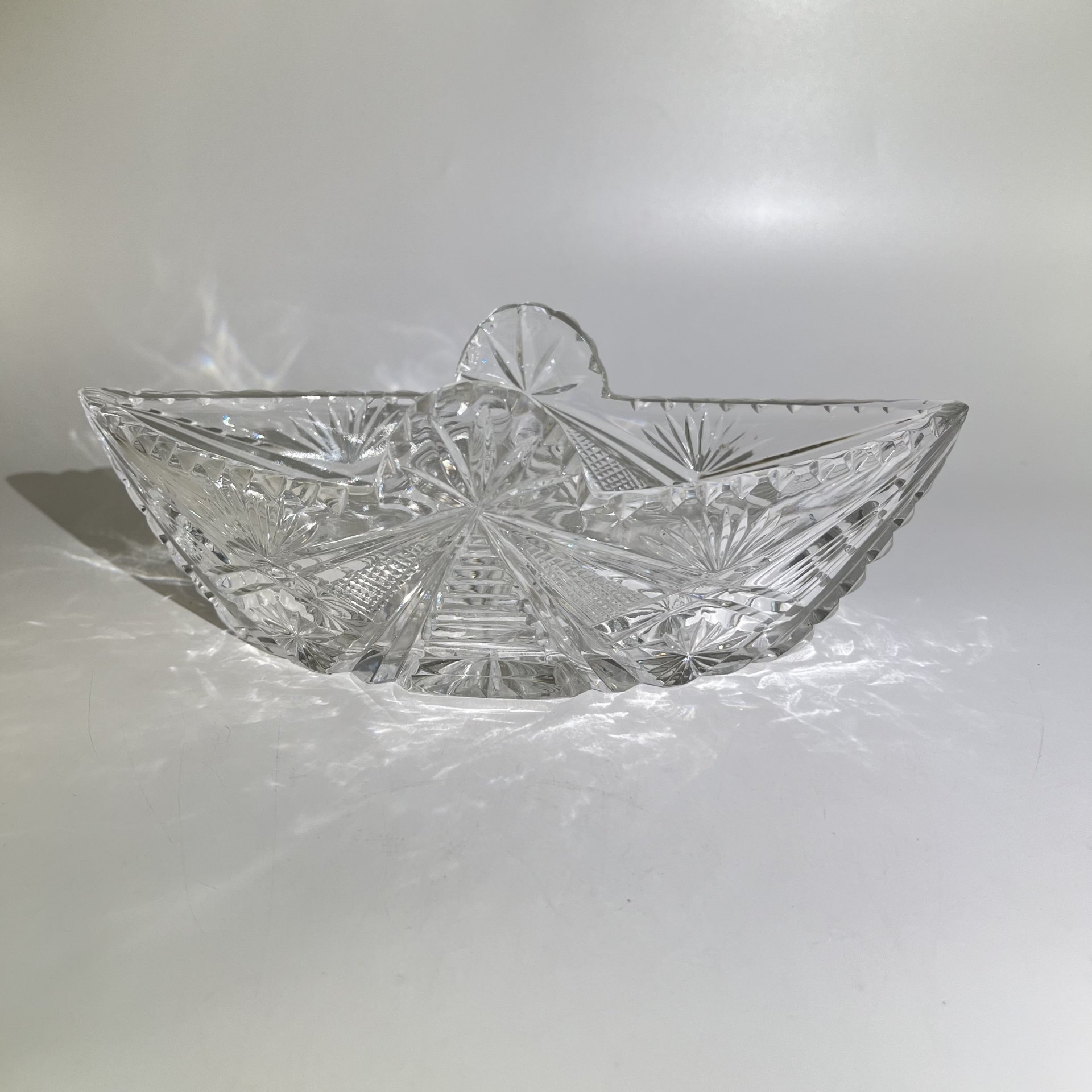 Икорница с геометрическим резным декором, хрусталь, СССР, 1970-1990 гг.
