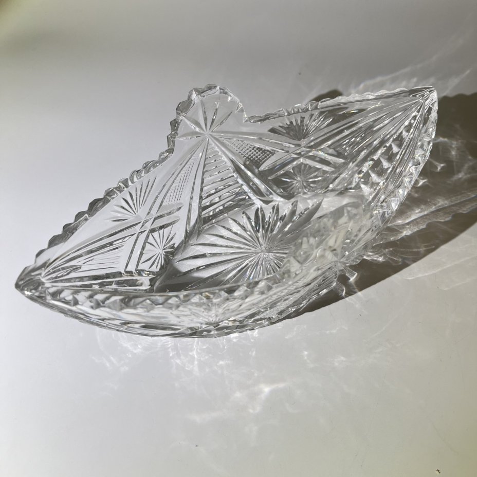 Икорница с геометрическим резным декором, хрусталь, СССР, 1970-1990 гг.
