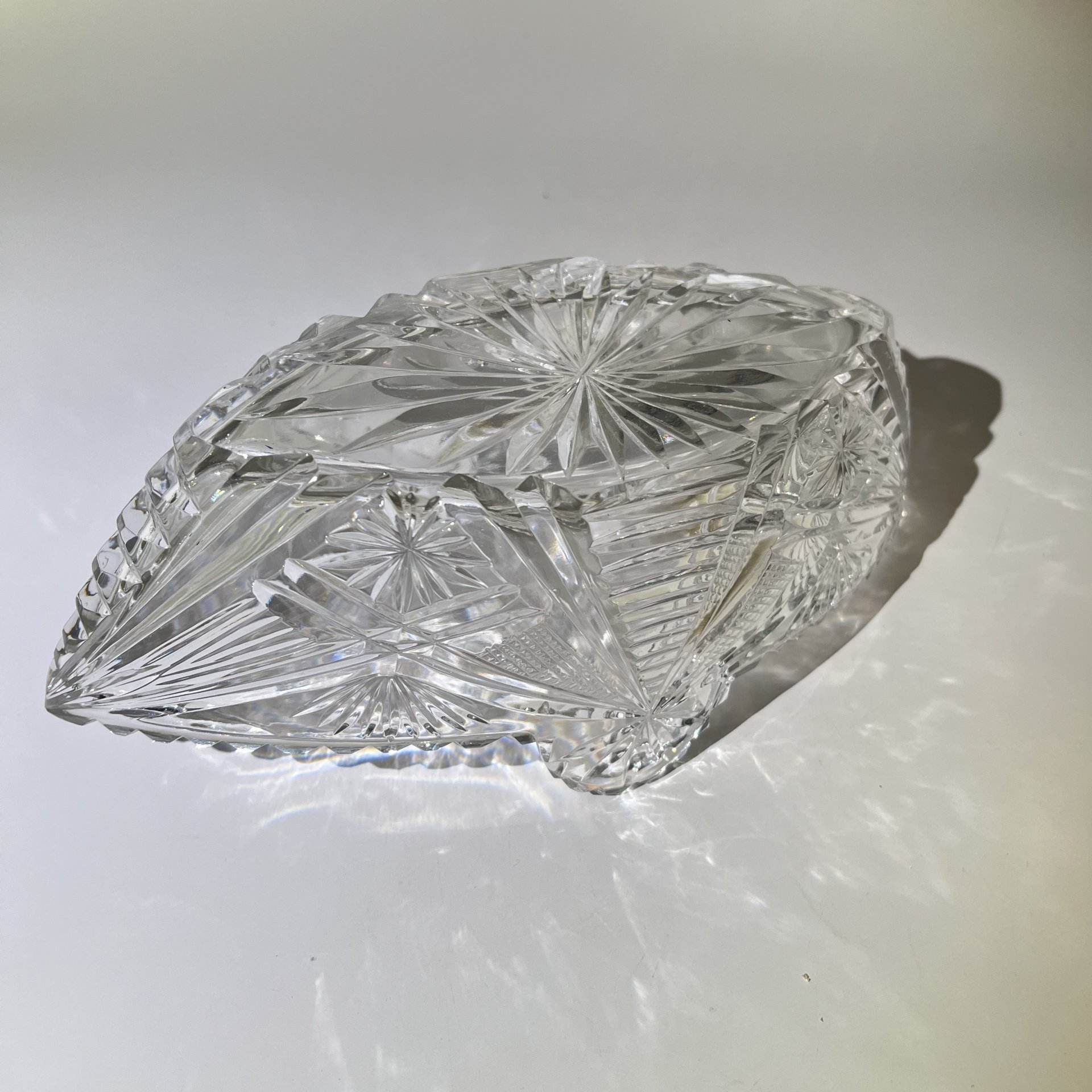 Икорница с геометрическим резным декором, хрусталь, СССР, 1970-1990 гг.