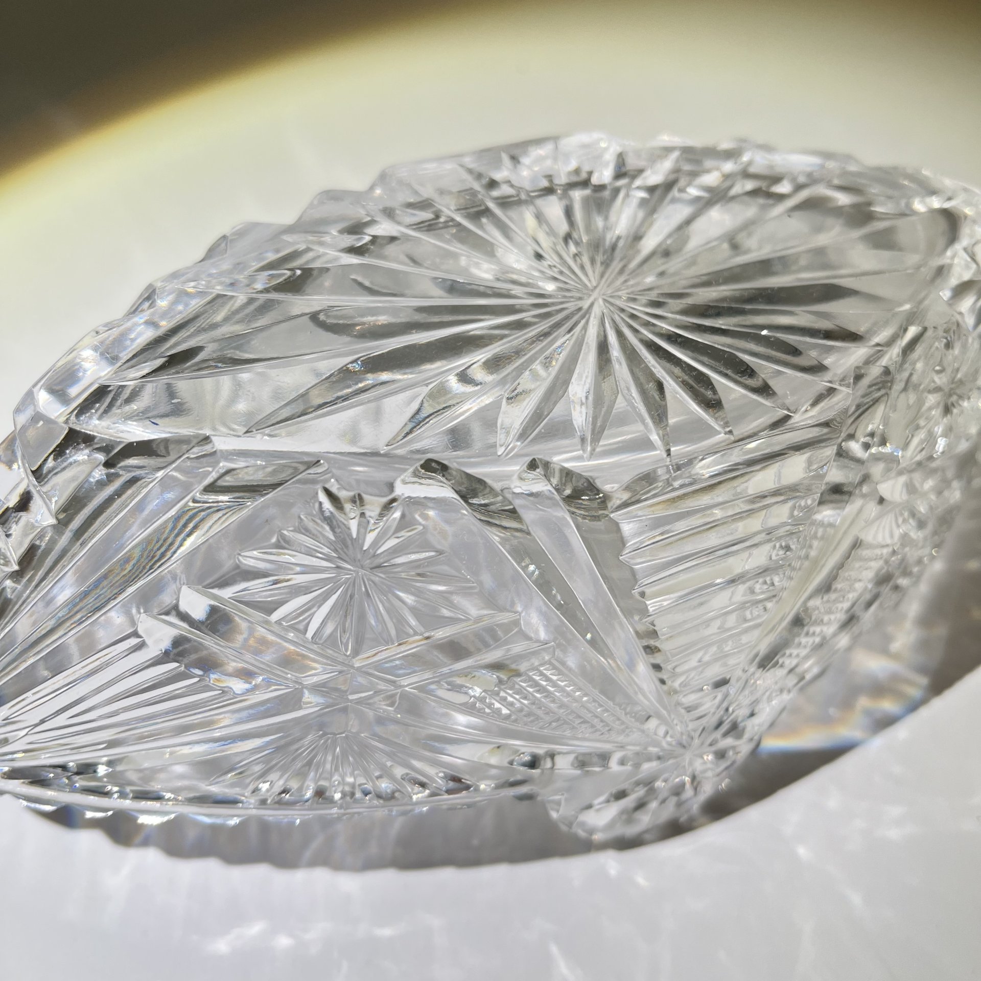 Икорница с геометрическим резным декором, хрусталь, СССР, 1970-1990 гг.