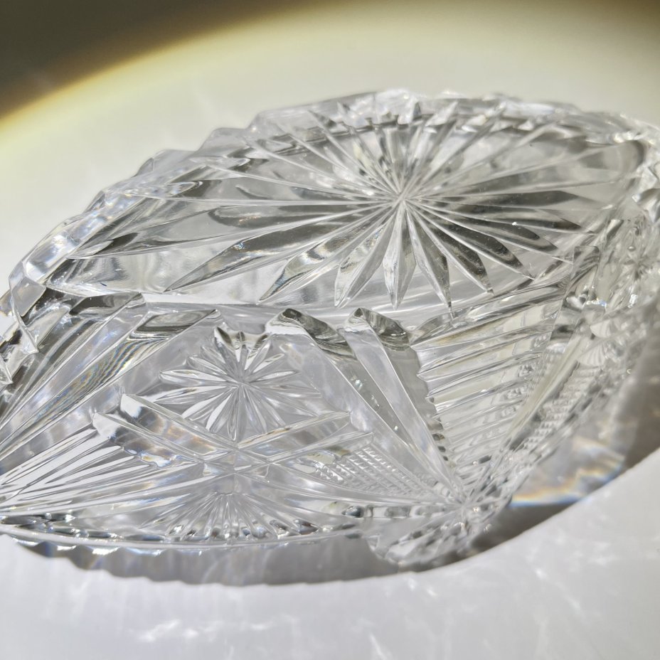 Икорница с геометрическим резным декором, хрусталь, СССР, 1970-1990 гг.