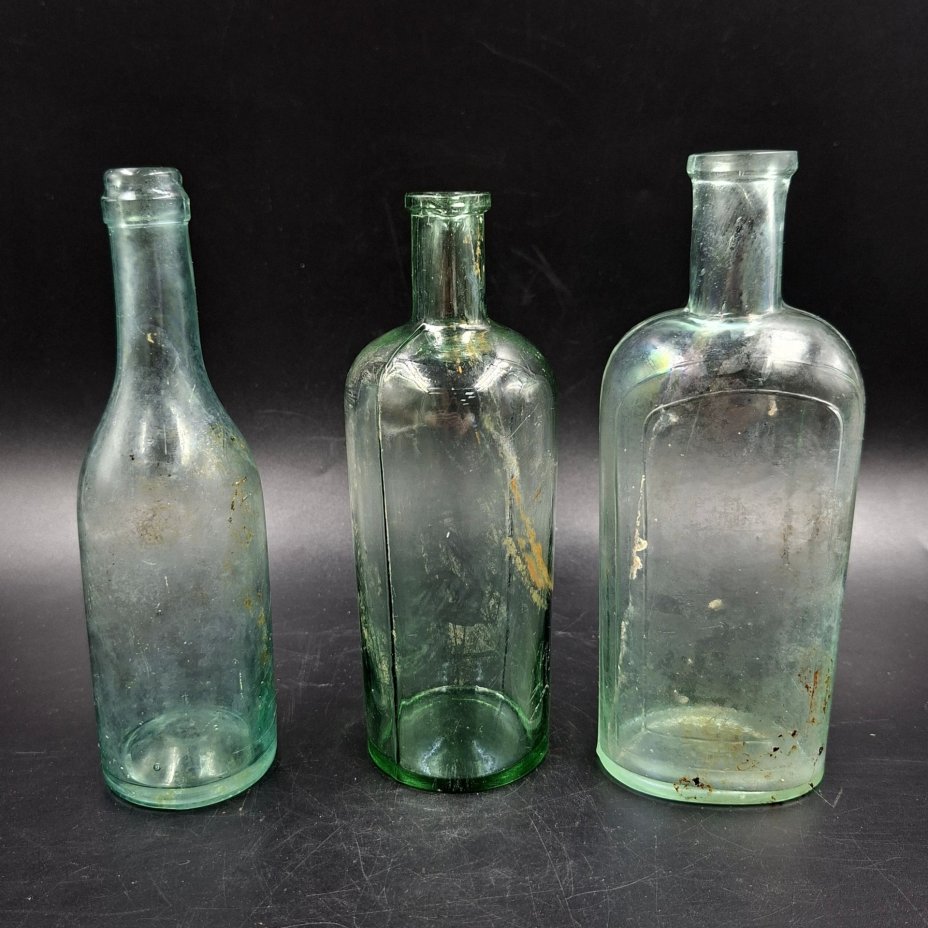 Набор из 3-х флаконов (бутылочек) различных форм и размеров, стекло, Европа, 1900-1940 гг.