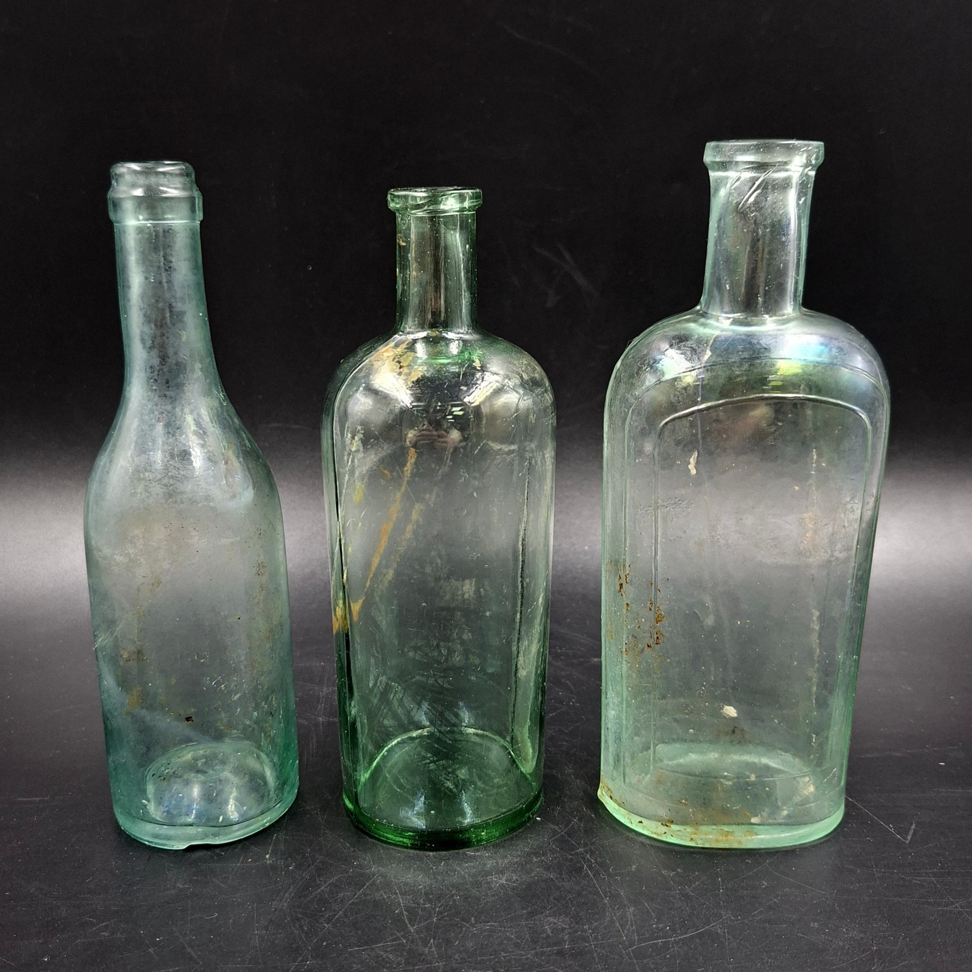 Набор из 3-х флаконов (бутылочек) различных форм и размеров, стекло, Европа, 1900-1940 гг.