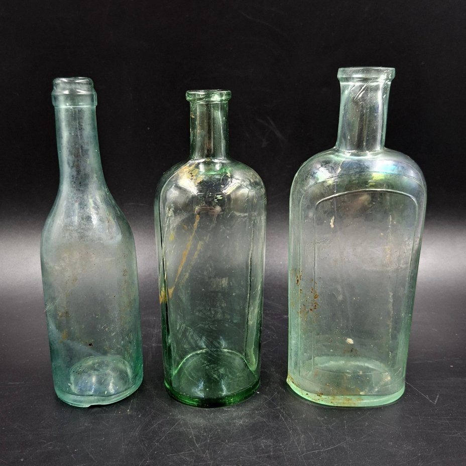 Набор из 3-х флаконов (бутылочек) различных форм и размеров