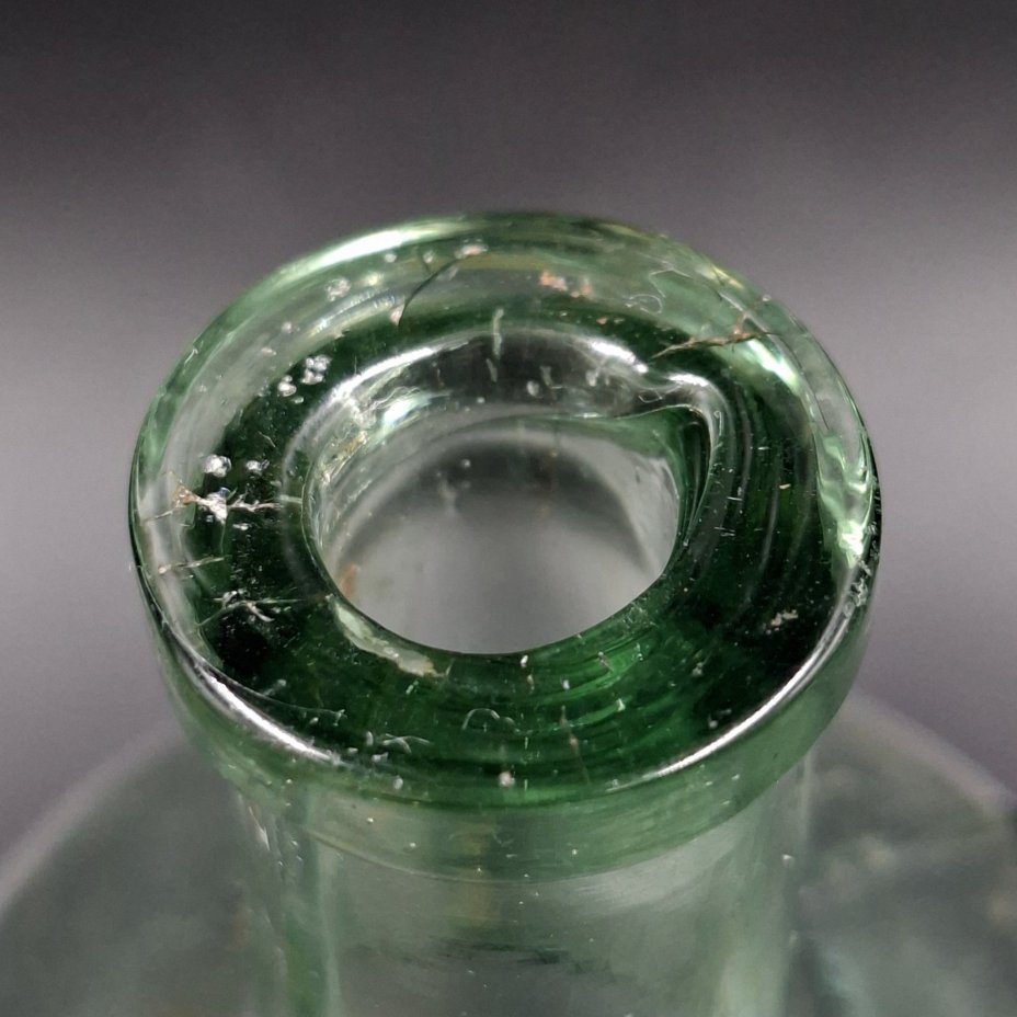 Набор из 3-х флаконов (бутылочек) различных форм и размеров