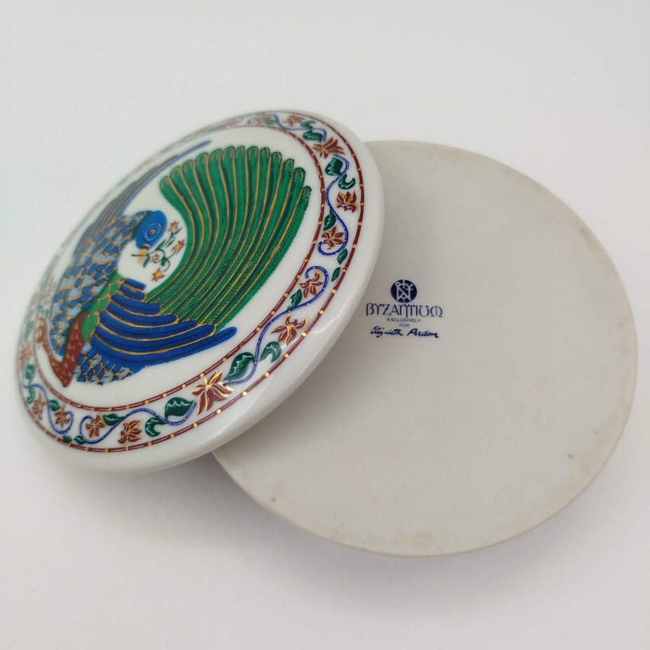 Шкатулка круглой формы, украшенная изображением павлина, Byzantium (для американского бренда Elizabeth Arden)