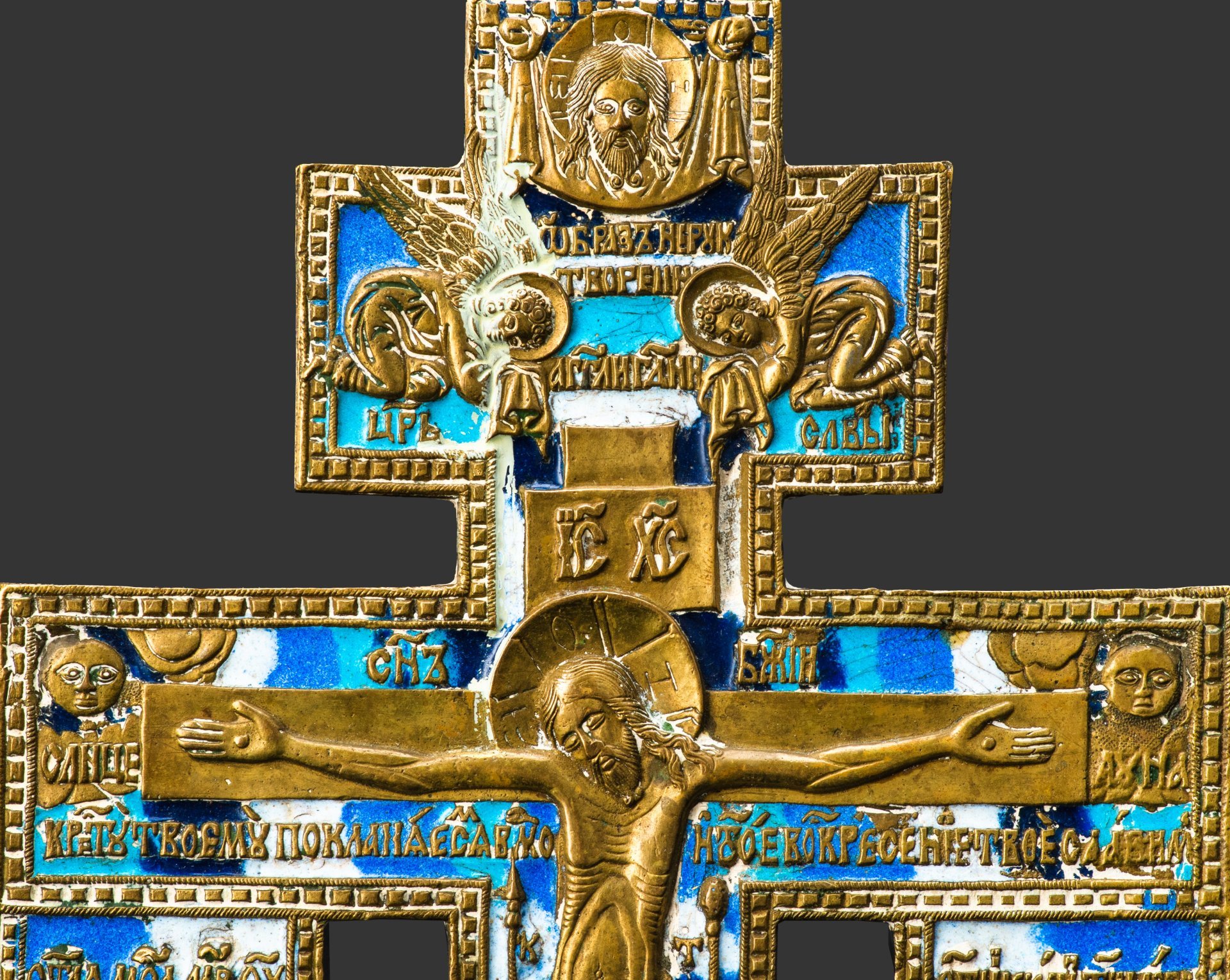 Крест киотный "Распятие Христово с предстоящими" с растительным декором на обороте