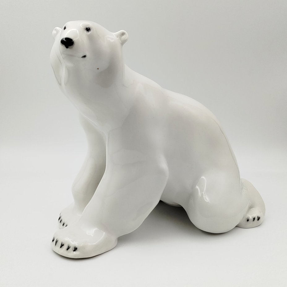 Статуэтка "Белый медведь" (большая), скульптор Б.Я. Воробьев, фарфор, роспись, Ленинградский фарфоровый завод (ЛФЗ), СССР, 1970-1992 гг.
