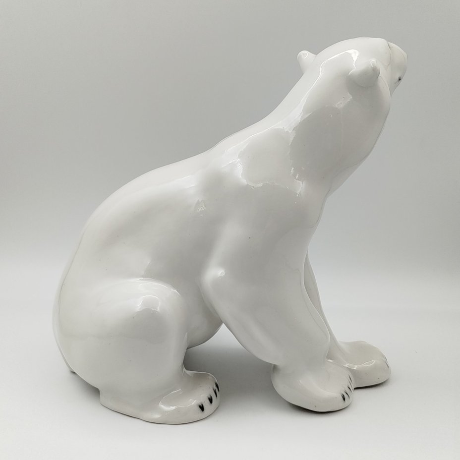Статуэтка "Белый медведь" (большая), скульптор Б.Я. Воробьев, фарфор, роспись, Ленинградский фарфоровый завод (ЛФЗ), СССР, 1970-1992 гг.