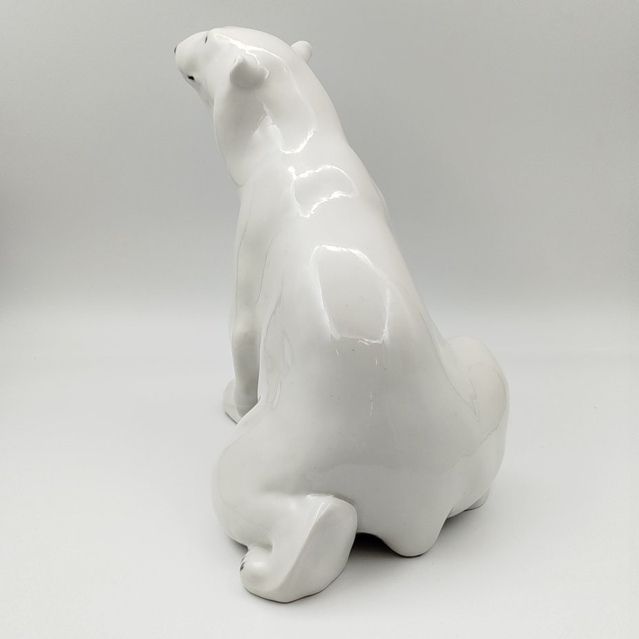 Статуэтка "Белый медведь" (большая), скульптор Б.Я. Воробьев, фарфор, роспись, Ленинградский фарфоровый завод (ЛФЗ), СССР, 1970-1992 гг.