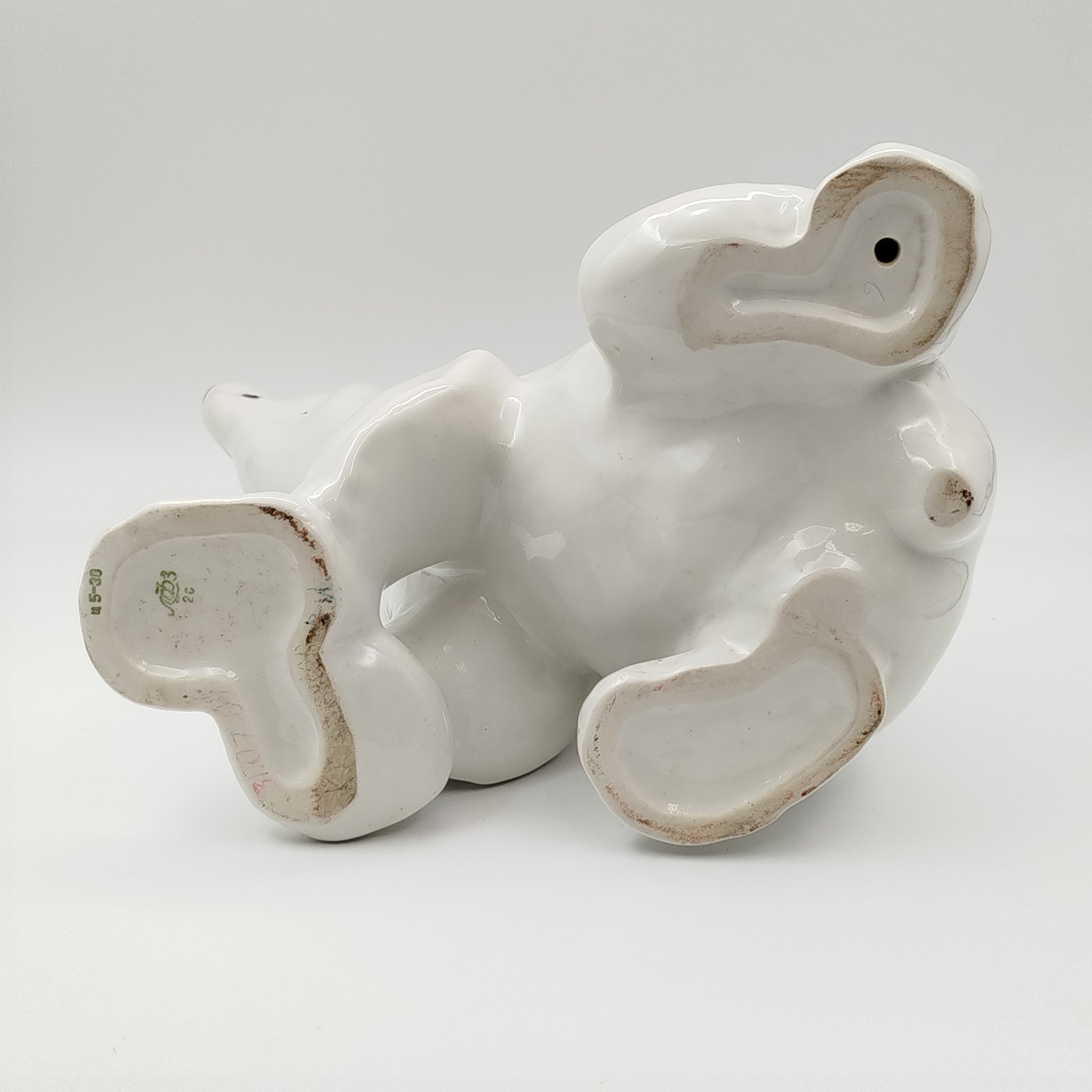 Статуэтка "Белый медведь" (большая), скульптор Б.Я. Воробьев, фарфор, роспись, Ленинградский фарфоровый завод (ЛФЗ), СССР, 1970-1992 гг.